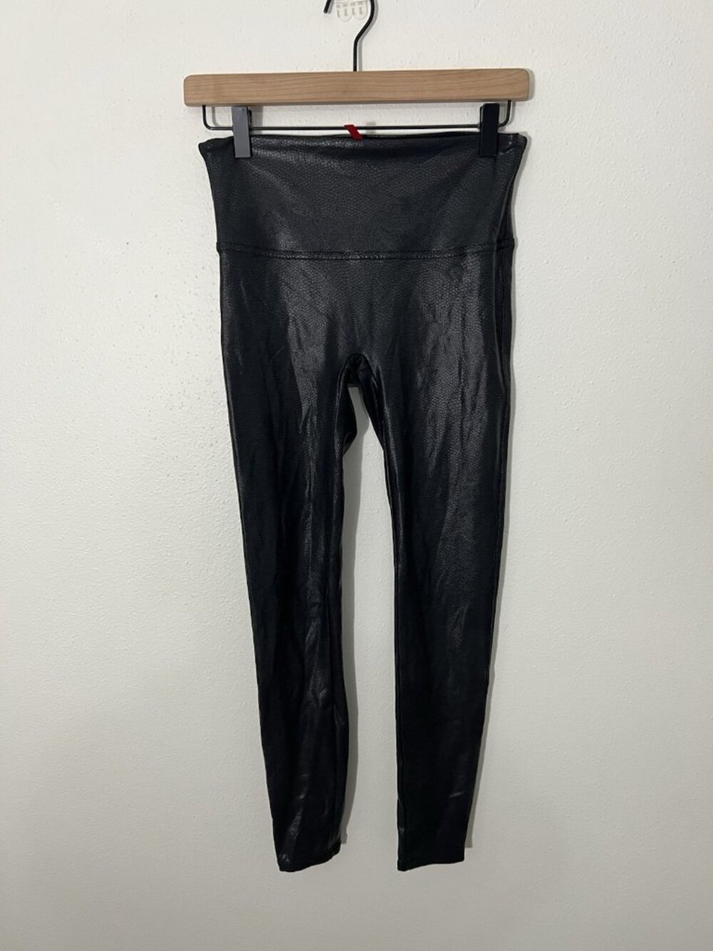 Spanx Faux Leather Reptile Snake Print Pattern Shiny Leggings Size Medium Black
